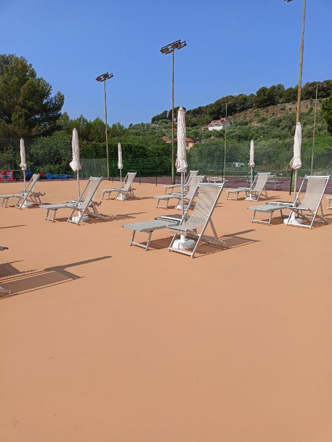 Il Borgo Della Rovere San Bartolomeo Al Mare Exterior photo