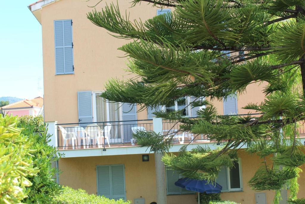 Il Borgo Della Rovere San Bartolomeo Al Mare Exterior photo